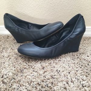 Vince Camuto navy leather wedges